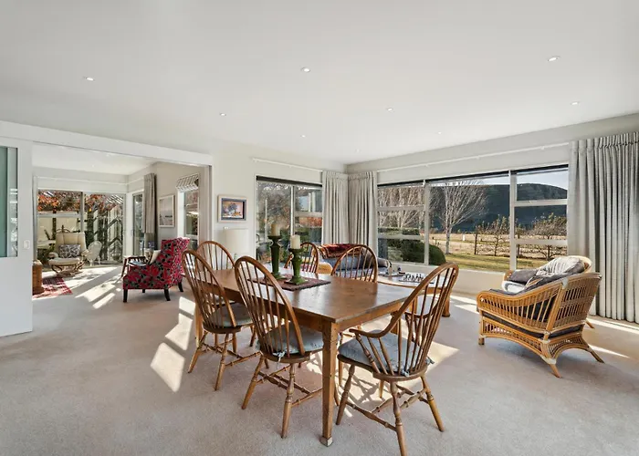 Tranquil On Ribbonwood - Holiday home *