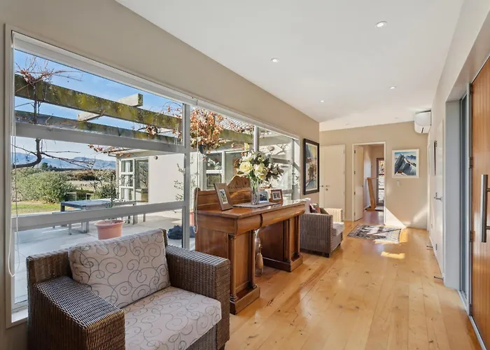 Tranquil On Ribbonwood - Holiday home
